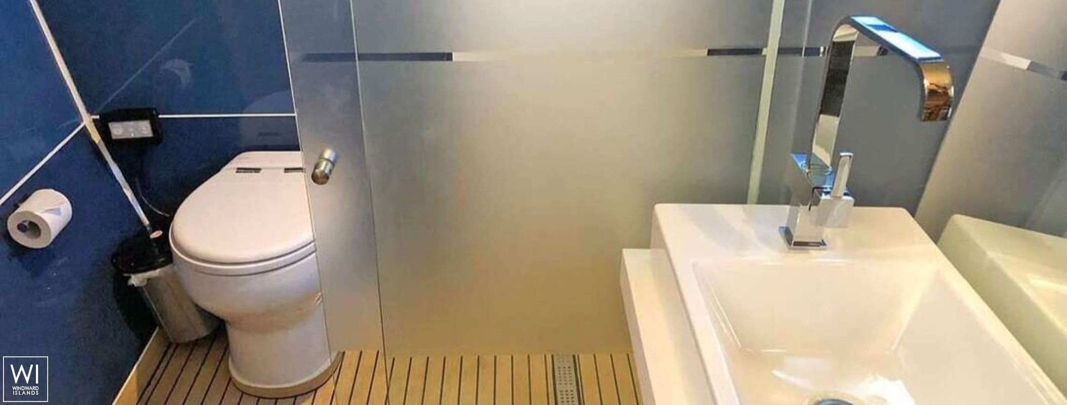 MYSTIQUE    Catamaran 70 Interior 13