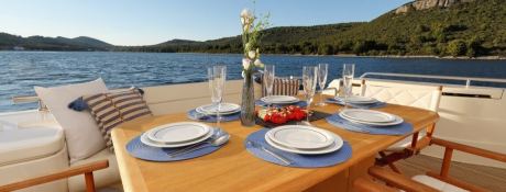 Ferretti Yacht 680 9