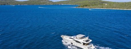 Ferretti Yacht 680 1