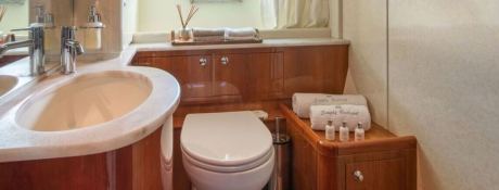 Ferretti Yacht 680 12