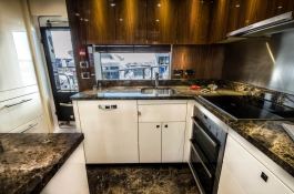 Sunseeker Yacht 28M 28