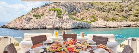 Ferretti Yacht 880 18