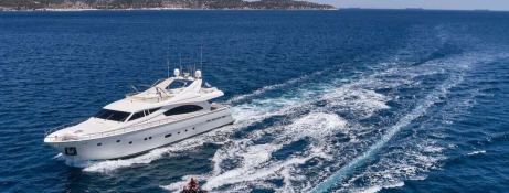 Ferretti Yacht 880 2