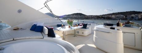 Ferretti Yacht 880 14