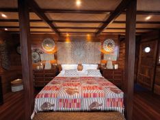 Custom Ketch  46M 16