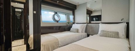 Sunseeker Predator 108 11
