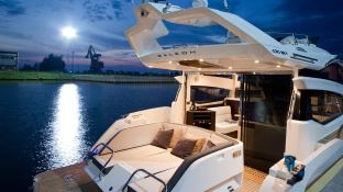 Galeon Skydeck  430 8