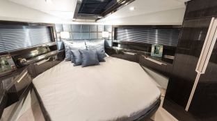 Galeon Skydeck  430 4