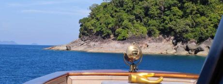 Custom Motoryacht Thai-crafted wooden hull 6