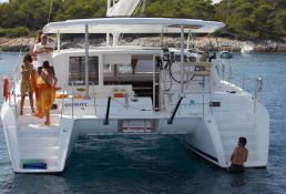Lagoon 420 Lagoon Catamaran Exterior 4