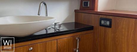 Sea Scape 2  Sunseeker Manhattan 60' Interior 14