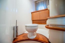  After 8  Azimut Yachts Azimut 55 Interior 16