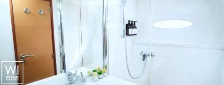 ODYSSEA  (ex SLIVOCHKA) Fountaine Pajot Sanya 57 Interior 17