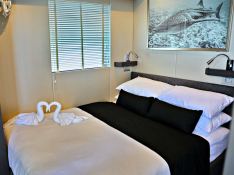 OVER REEF   Catamaran 54' Interior 9