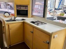 XEM3  Lagoon Catamaran Lagoon 400 Interior 7