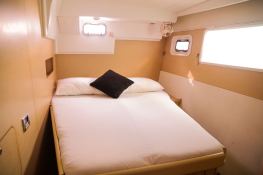 XEM3  Lagoon Catamaran Lagoon 400 Interior 8