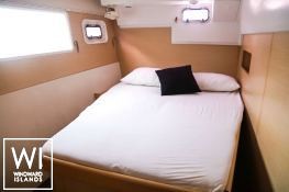 XEM3  Lagoon Catamaran Lagoon 400 Interior 9