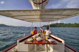 Ketch 25M Colvin Exterior 2