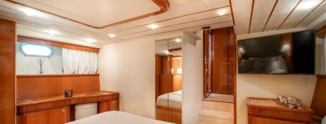 Simply Brilliant  Ferretti Yacht 680 Interior 19