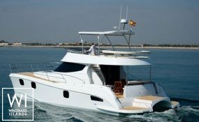 Flashcat 435 Flash Catamaran Exterior 1