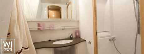 AQUA TIKI II  Fountaine Pajot Eleuthera 60 Interior 15