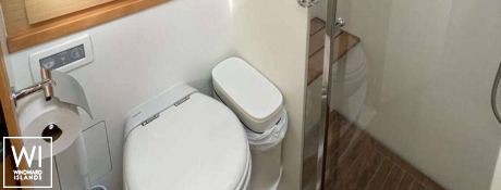 BLUEWINDS (ex Playtime) Lagoon Catamaran Lagoon 560 Interior 15