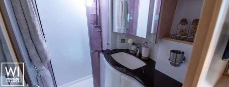 Sip Sip  Lagoon Catamaran Lagoon 620 Interior 1