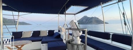 Blue Griffin  Lagoon Catamaran Lagoon 620 Exterior 4