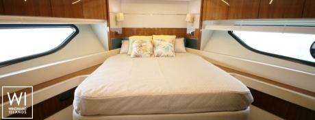 V  Sunseeker Predator 74' Interior 15