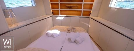 Bubbles  CNB Sloop 76' Interior 1