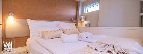 Bubbles  CNB Sloop 76' Interior 1