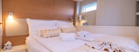 Bubbles  CNB Sloop 76' Interior 1