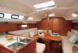 Oceanis  34 Beneteau Interior 1