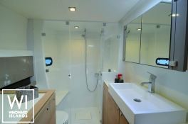 Bali 4.3 Catana Catamaran Interior 4