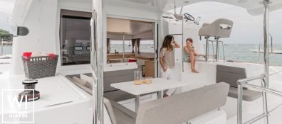 Power 40 Lagoon Catamaran Exterior 3