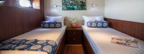 THE BLUE   Schooner 28M Interior 19