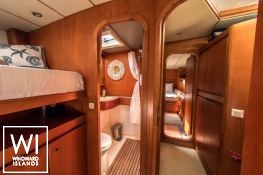 LONESTAR    Catamaran 85 Interior 16