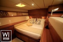 LONESTAR    Catamaran 85 Interior 14