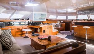 LONESTAR    Catamaran 85 Interior 18