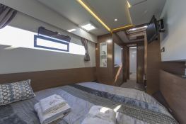 MY 37 Fountaine Pajot Interior 5