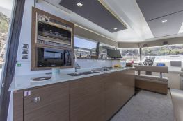 MY 37 Fountaine Pajot Interior 3
