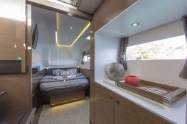 MY 37 Fountaine Pajot Interior 4