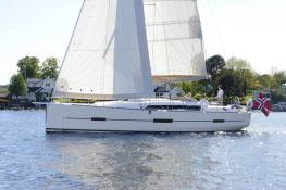 Dufour 412 Dufour Yachts Exterior 5