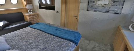 BLACK ZEN  Sunseeker Predator 82' Interior 18