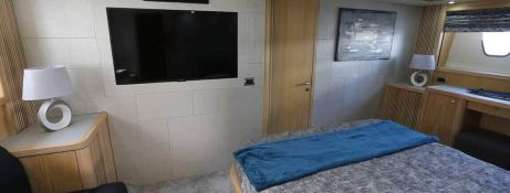 BLACK ZEN  Sunseeker Predator 82' Interior 22