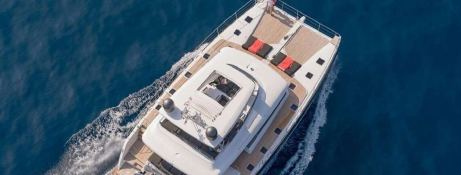 Cute Little Cat  Lagoon Catamaran Power 630 Exterior 3