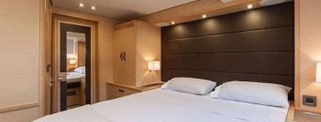 Cute Little Cat  Lagoon Catamaran Power 630 Interior 13