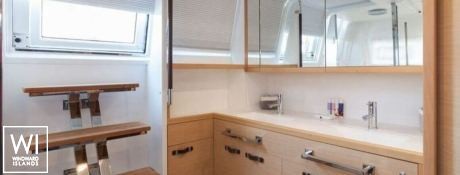 Cute Little Cat  Lagoon Catamaran Power 630 Interior 15