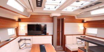 GARDEN GLOBE  Hanse Yachts Hanse 588 Interior 19