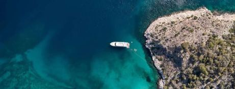 ESTIA YI  Ferretti Yacht 880 Exterior 5